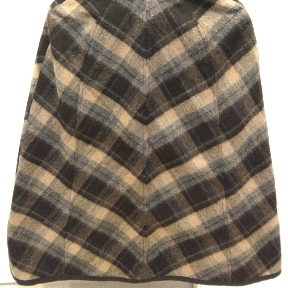 ZARA cape with buttons and inner pockets - Picture 2 of 4